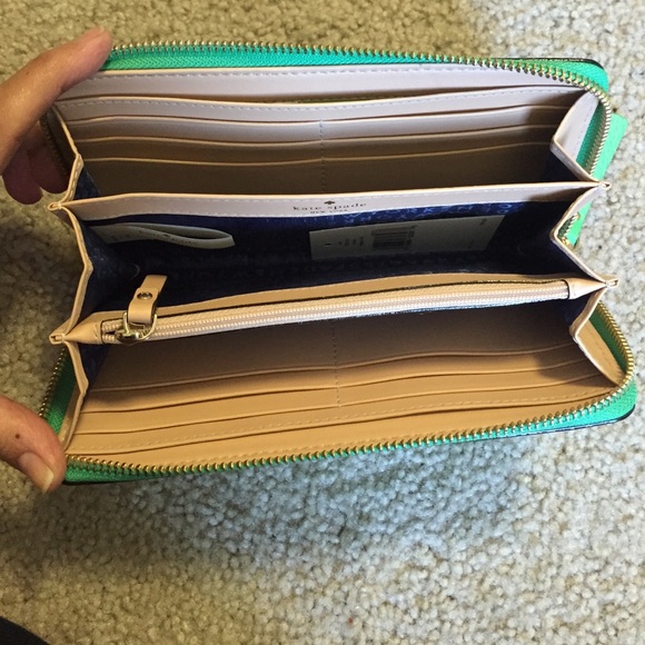 Brand New Kate Spade Wallet. - Picture 2 of 4
