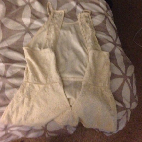 White top - Picture 2 of 2