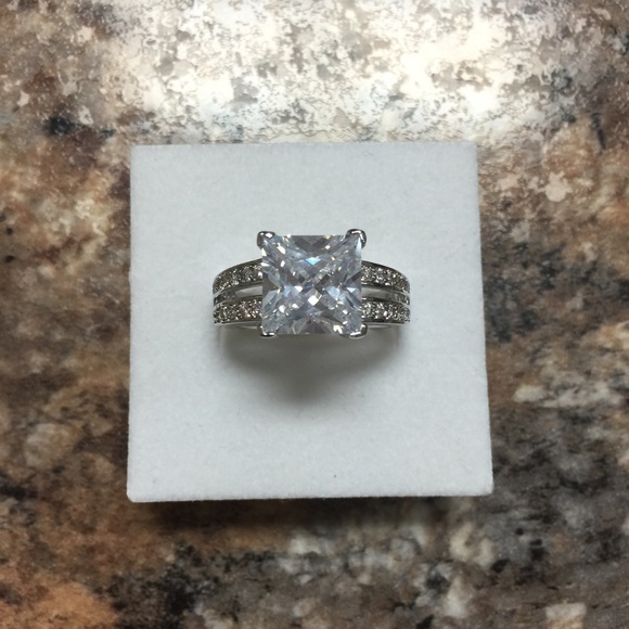 🆕 7.4ct Large Princess Engagement Ring - Picture 2 of 4