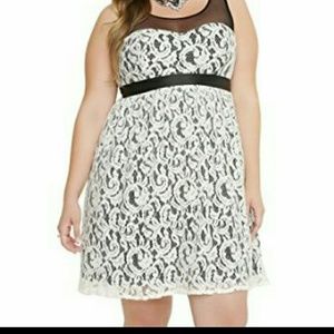 Torrid size 24 Two Toned Lace Dress