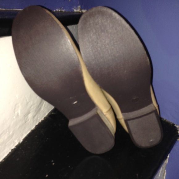 🚫SOLD MIA "fauna" laser cut booties NEVER WORN - Picture 4 of 4