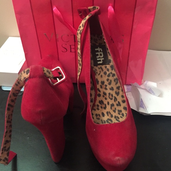 Red Heels - Picture 2 of 2