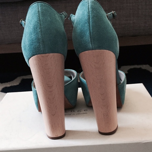 Hinge 'asher' t-strap sandal - Picture 3 of 4