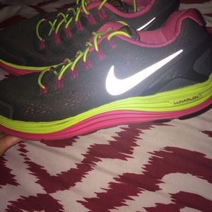 Nike tennis shoes