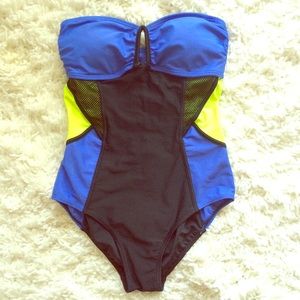 MALIBU Color Block One Piece Swim MEDIUM