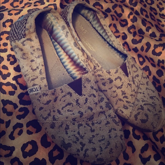 Cheetah print Toms