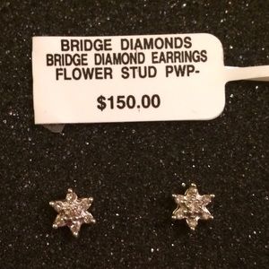 💟 Sold! 💟 NWT 14k gold diamond flower earrings