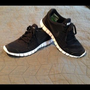 Black Nike Free Runs