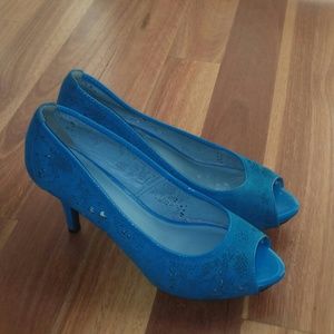Turquoise Suede Peeptoe pumps