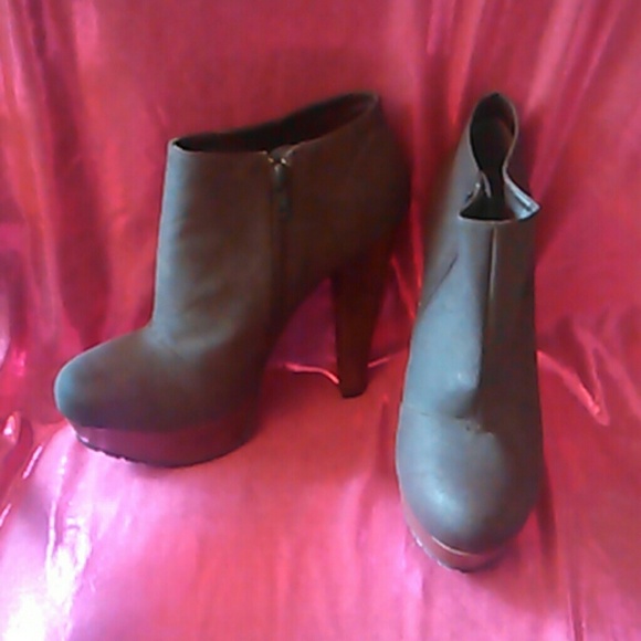 SOLD!!!Ankle boots - Picture 1 of 3