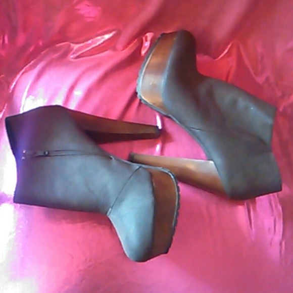 SOLD!!!Ankle boots - Picture 3 of 3