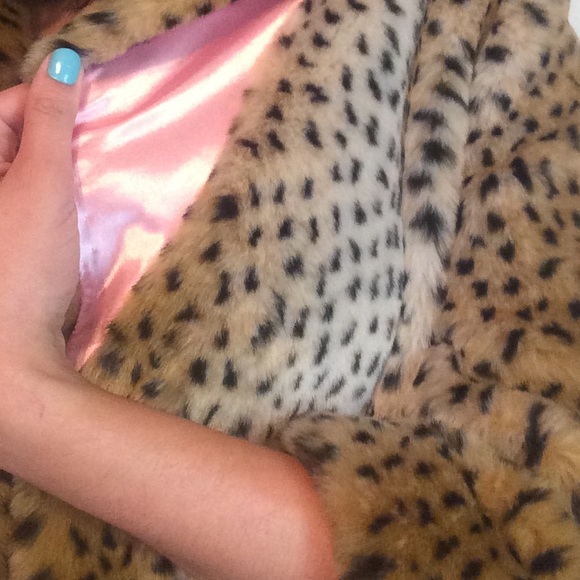 Faux fur cheetah vest - Picture 4 of 4