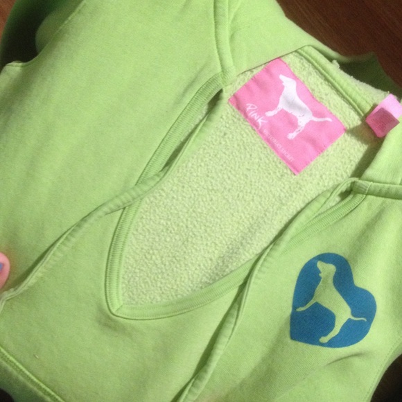 Green pink sweatshirt! ✌️🌟
