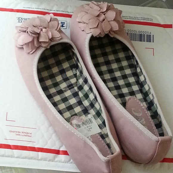 New Shoe - Picture 3 of 4