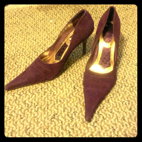 Purple pumps