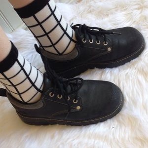 Chunky Black Sketchers Sneakers