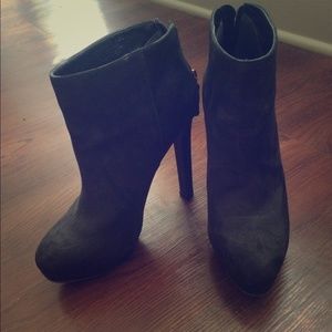 Steve Madden black booties