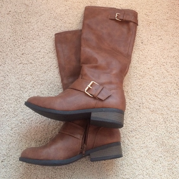 •brown boots•