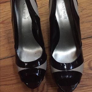 💋SOLD💋Nine West peep toe pumps black tan size 9