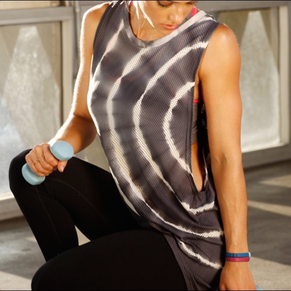 NIKIBIKI Tops - 1 HOUR SALE‼️Tie Dye Workout Top-MEDIUM/LARGE🌷