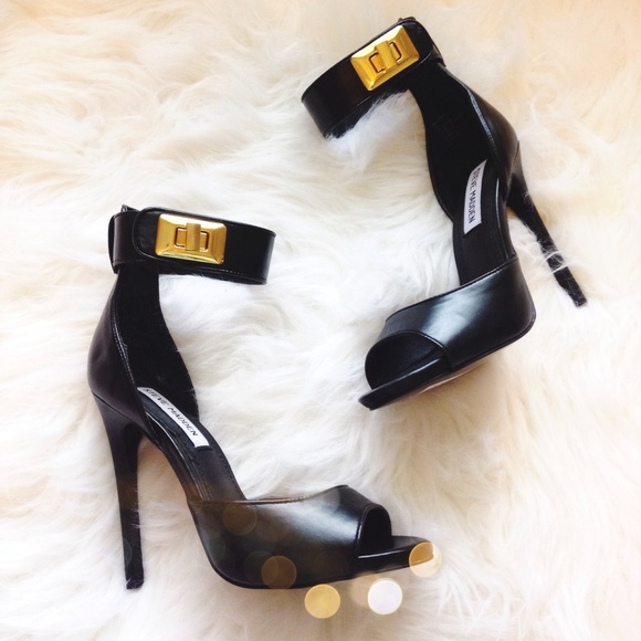 Steve Madden Shoes - Stunning Steve Madden Ankle Strap Pumps