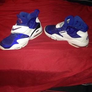 Nike air turfs