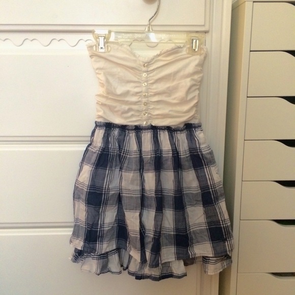 Cute Strapless Dress with Pockets!