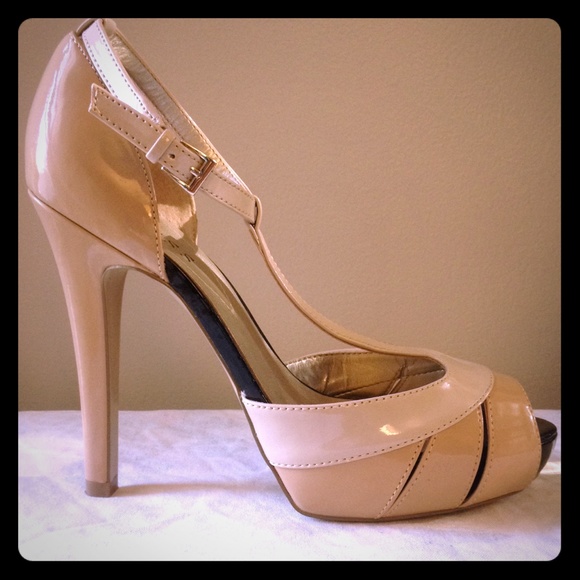 NWOT Guess peep toe t-strap shoes