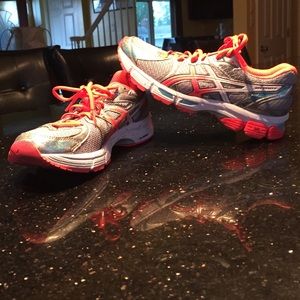 Size 9 women's running shoe.