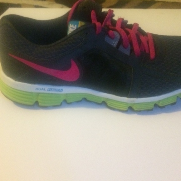 Nike dual fusion kids 6.5