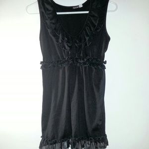BLACK RUFFLE TOP SMALL