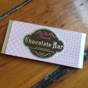 Too faced chocolate bar