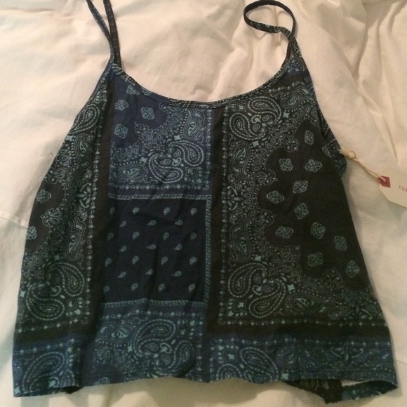 adorable blue crop top (perfect for 4th of July!!)