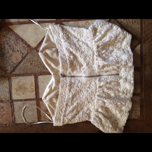 urban outfitter cream corset - Picture 2 of 3