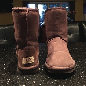 NEW Uggs Women's size 6-Chocolate
