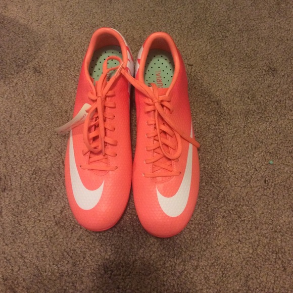 Soccer cleats