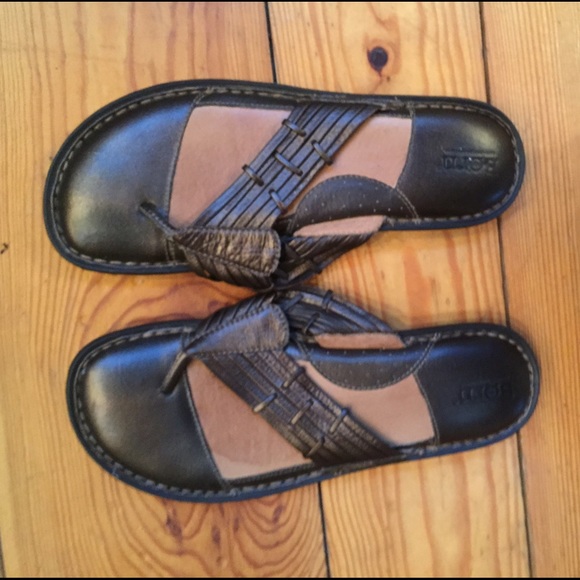 Size 9 Born flip flops bronze/brown