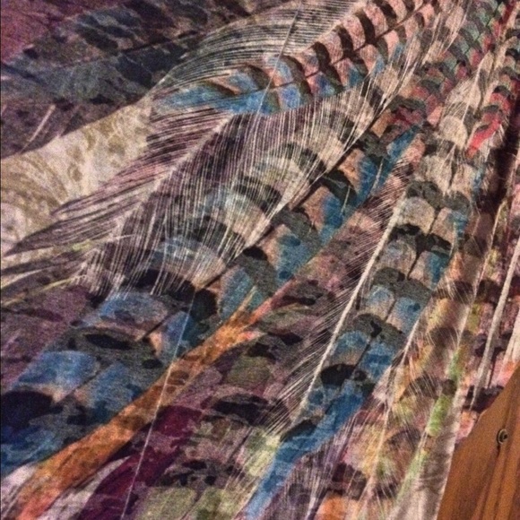 White shirt with printed feathers - Picture 3 of 4