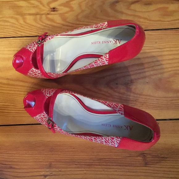 Anne Klein white hot pink heels peep toe size 9