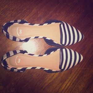 Like New WOT White and Navy Striped Pointed Flats