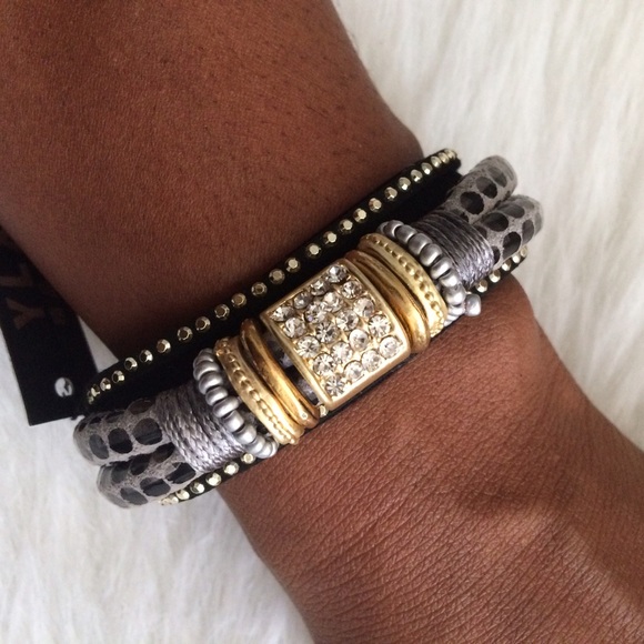 🎀New🎀 Black Magnetic Clasp Bracelet - Picture 2 of 3