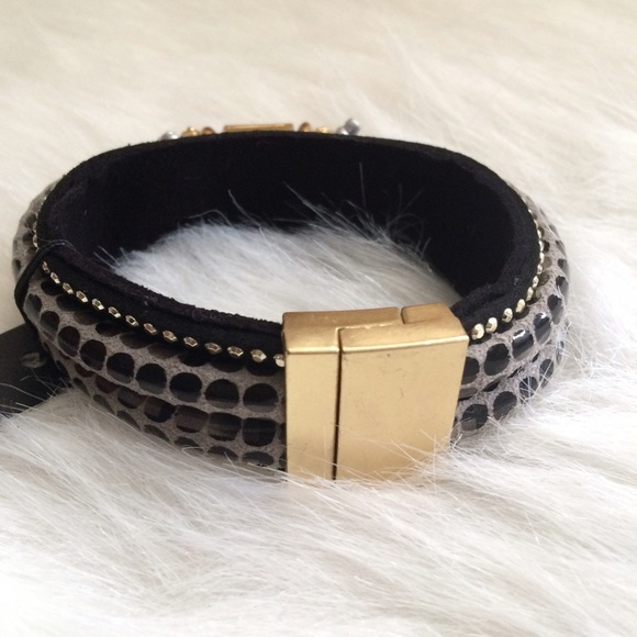 🎀New🎀 Black Magnetic Clasp Bracelet - Picture 3 of 3