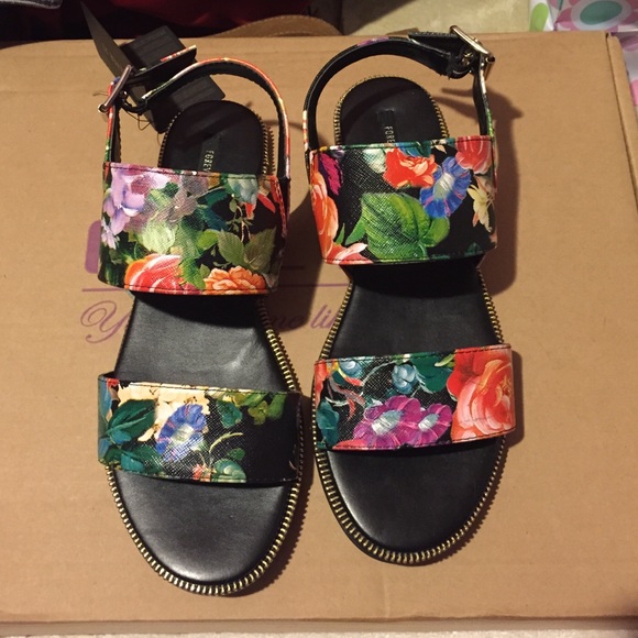 Vintage flower print sandals
