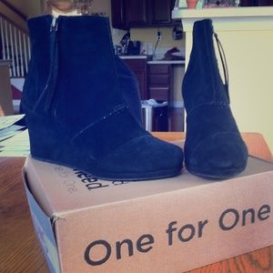 Toms black suede wedges
