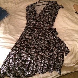 Black and white pattern wrap dress