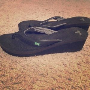 Sanuk wedge sandals