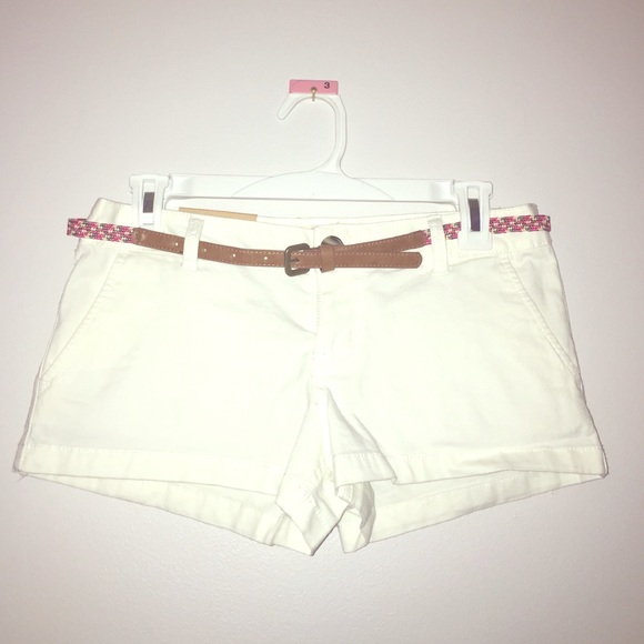 NWT** Mossimo White Shorts & Belt!! - Picture 1 of 2
