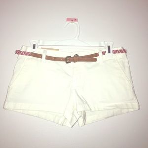NWT** Mossimo White Shorts & Belt!!