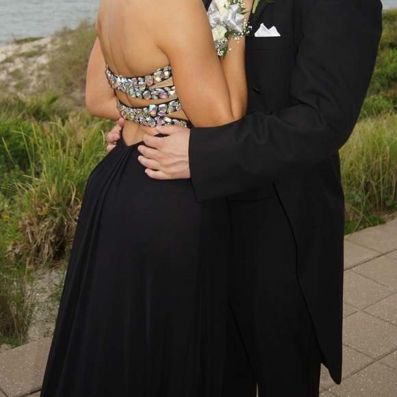 Black prom/formal dress! - Picture 2 of 3