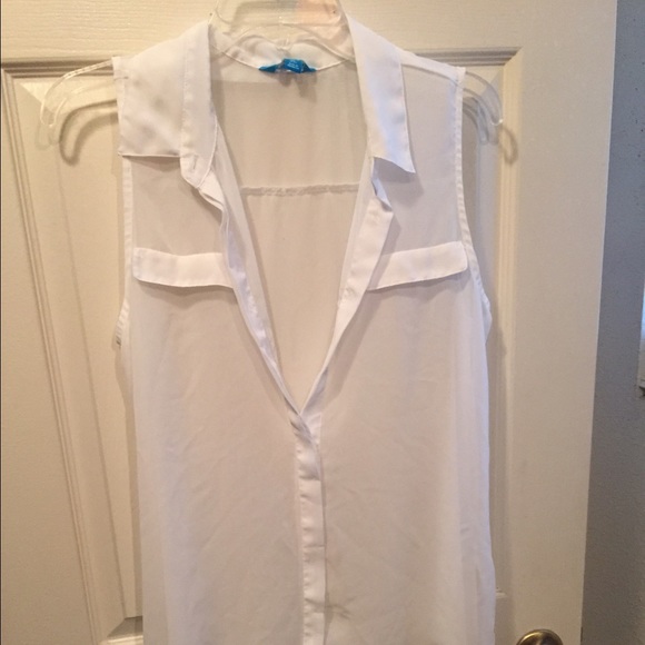 White sheer sleeveless high/low top